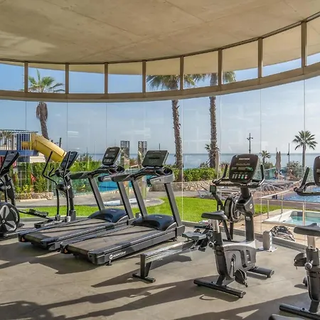 2 Bedroom Stunning In *